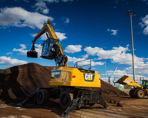 CAT-knijperbakken: Het onmisbare gereedschap voor efficiënte goederenbehandeling bij Bergerat RENT!